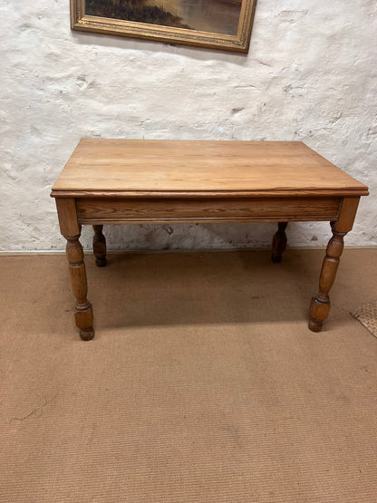 Antique Pine Table-RM 286