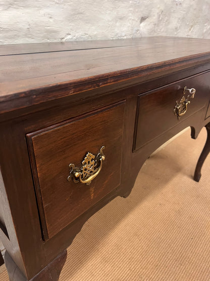 Antique Oak Sever/Sofa/Side Table RM 338