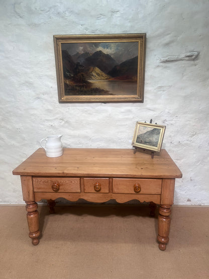 Antique Pine Table   RM 361