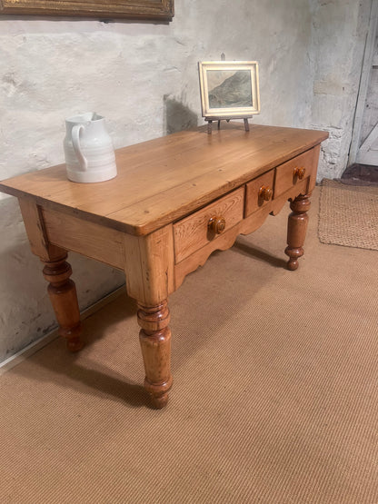 Antique Pine Table   RM 361