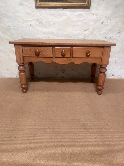 Antique Pine Table   RM 361