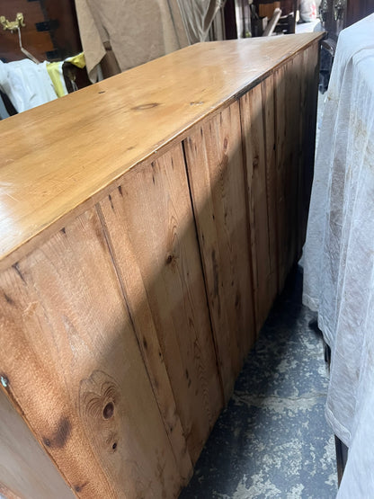 English Antique Pine Chest  RM 368