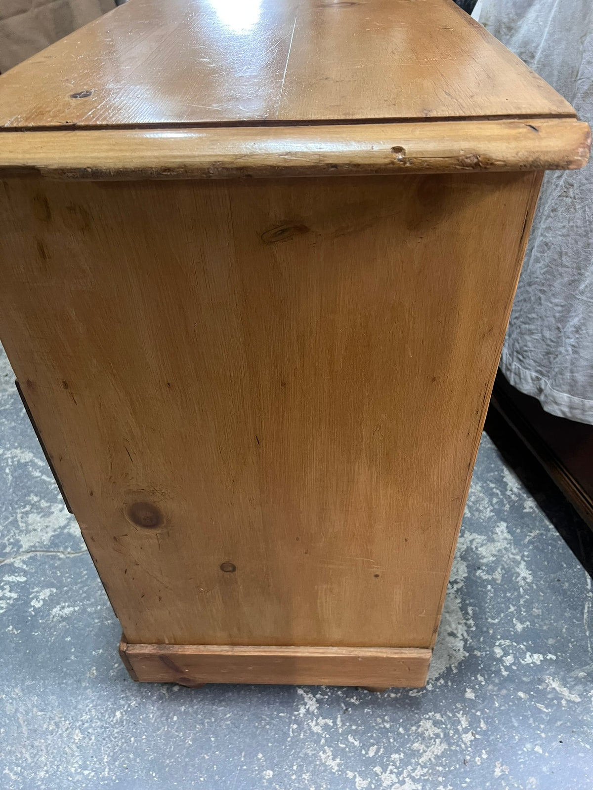English Antique Pine Chest  RM 368