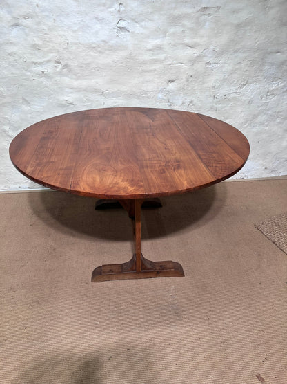 Antique Cherry Vendange Table