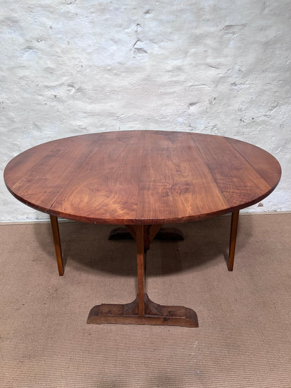 Antique Cherry Vendange Table