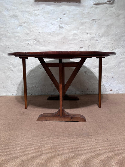 Antique Cherry Vendange Table